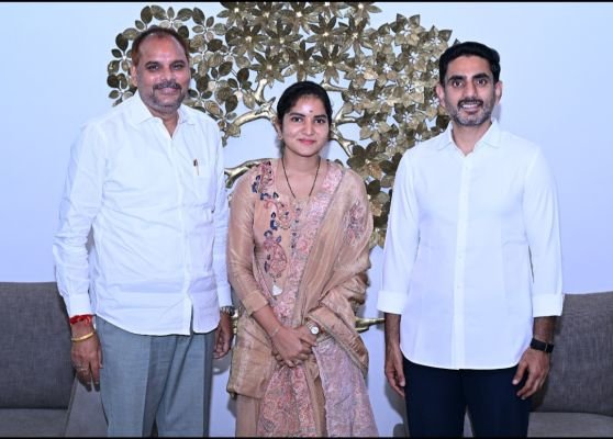 అమరావతిలో నారా లోకేష్‌తో చిన్న శ్రీను, సిరమ్మ భేటీ ,విజయనగరం జిల్లా పార్టీ పరిస్థితులపై చర్చ.. స్థానిక ఎన్నికల్లో కూటమి అభ్యర్థుల విజయమే లక్ష్యంగా పనిచేయాలని సూచన