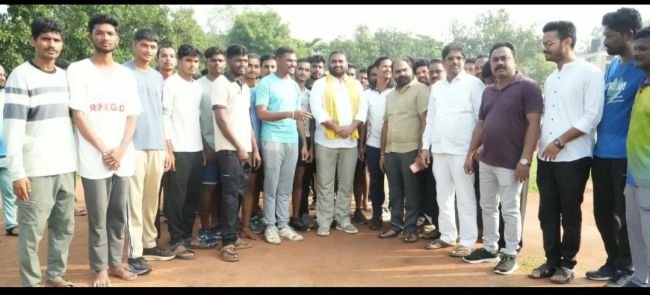 పట్టణంలో400 మీటర్ల రన్నింగ్ ట్రాక్  