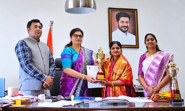 ఉట్కూరు కేజీబీవీ పాఠశాలకు షీల్డ్ ఆఫ్ ఎక్సలెన్స్ అవార్డ్
