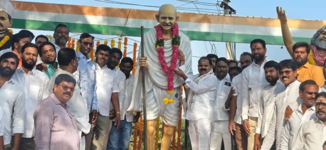 మంచి వాళ్ళ గుండెల్లో మహాత్ముడు చిరస్మరణీయుడే...