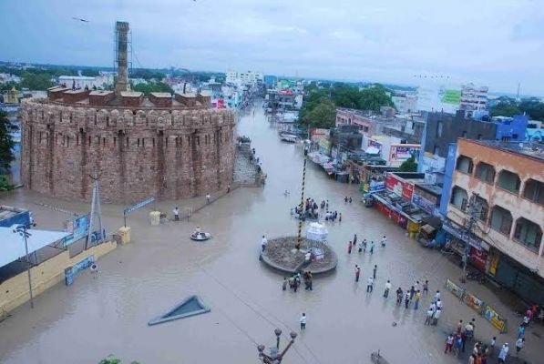 వరద బాధితులు గూడు కోసం 17 ఏళ్ల నిరీక్షణ..!!