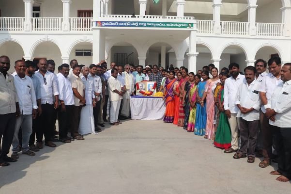 వైఎస్సార్‌సీపీ జిల్లా కార్యాలయంలో ఘనంగా మహాత్మాగాంధీ జయంతి వేడుకలు