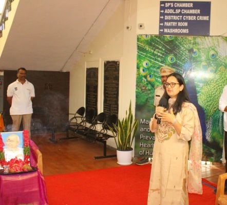 గాంధీ ఆశయాలను ఆచరించడమే నిజమైన నివాళి