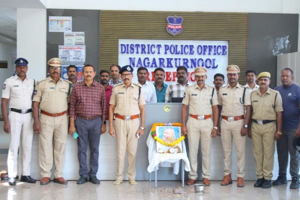 గాంధీజీ ఆశయాలు జీవితంలో ప్రతి ఒక్కరూ అలవర్చుకోవాలి  -జిల్లా అదనపు ఎస్పి నోముల వెంకటేశ్వర్లు 