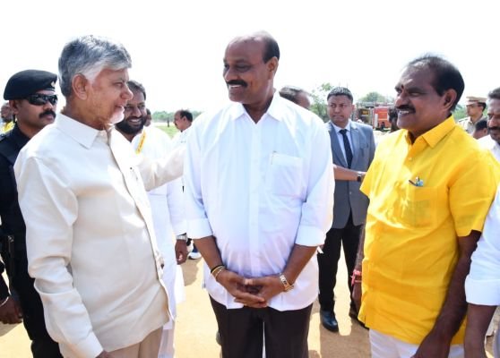 సీఎం చంద్రబాబుకు ఘన స్వాగతం