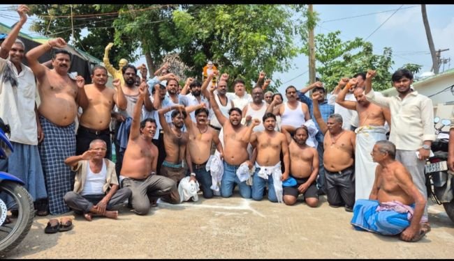 భూముల కోసం రైతుల పోరుబాట * అర్థనగ్న ప్రదర్శనతో నిరసన.. గ్రామసభను అడ్డుకున్న రైతులు