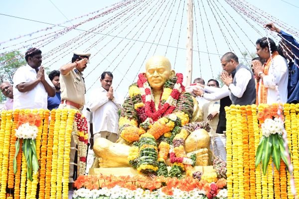 గాంధీ ఆశయాలు ప్రతి ఒక్కరికీ శిరోధార్యం : జిల్లా కలెక్టర్ డాక్టర్ ఎస్. వెంకటేశ్వర్