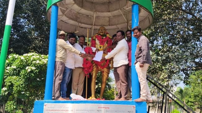 జాతిపిత మహాత్మా గాంధీ జయంతి అక్టోబర్ 2వ తేదీని 'పనిచేస్తున్న పాత్రికేయుల డిమాండ్ల దినం'గా పాటించాలి