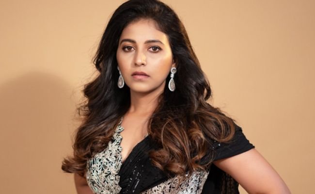 అలాంటి వాళ్ల ఆశీస్సులు నాకు చాలు.. పెళ్లి రూమర్లపై స్పందించిన హీరోయిన్ అంజలి!