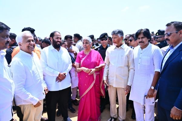 రిలయన్స్ అధినేత అనంత్ అంబానీకి ఘన స్వాగతం