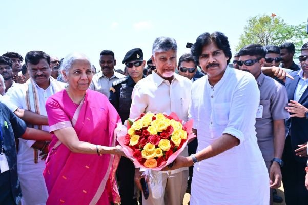 కేంద్ర ఆర్థిక శాఖ మంత్రి నిర్మలా సీతారామన్ కు ఘన స్వాగతం