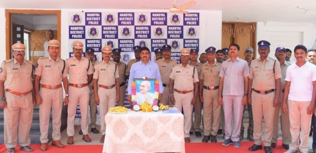 మహాత్మా గాంధీ చూపిన సత్యం, అహింస మార్గం మనందరికీ ఆదర్శం
