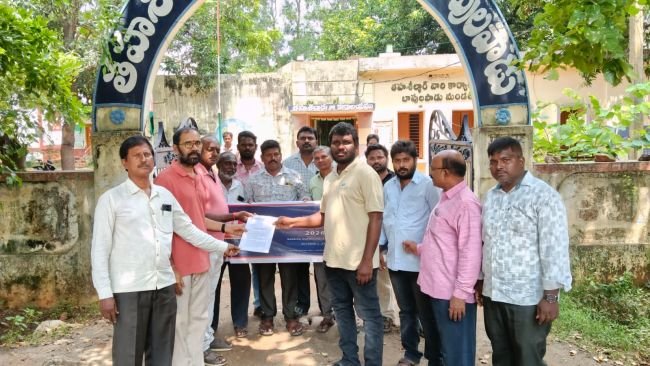 జర్నలిస్ట్ లకు ఇళ్ల స్థలాలు ఇవ్వాలి .