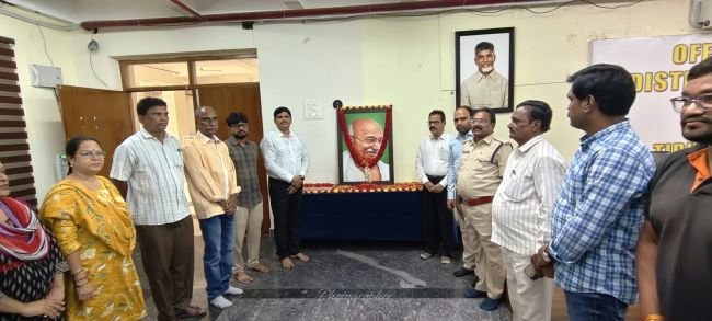 గాంధీజీ జీవితం ఆదర్శనీయం -ఆశయాలను ఆచరిస్తూ సమాజ అభివృద్ధికి కృషి చేయాలి : జెసి ఆర్.గోవింద రావు
