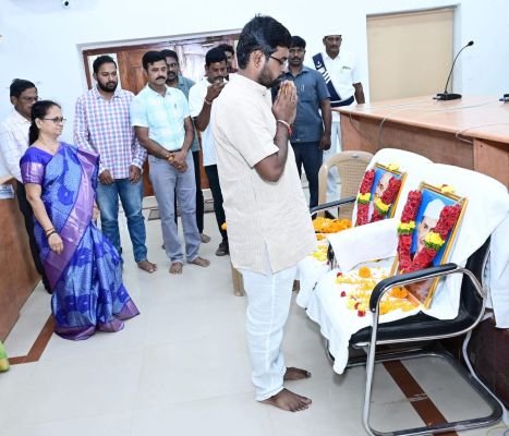 మహాత్మా గాంధీ, లాల్ బహదూర్ శాస్త్రి జయంతి సందర్భంగా కలెక్టర్ నివాళులు