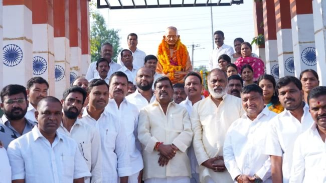 ప్రపంచానికి ఆదర్శప్రాయుడు జాతిపిత మహాత్మా గాంధీ