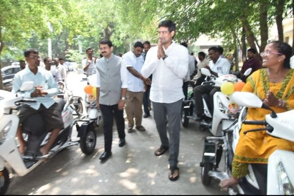 విభిన్న ప్రతిభావంతులు సమాజంలో గౌరవంగా జీవించేలా ప్రభుత్వం అండగా నిలుస్తోంది*  – మంత్రి కొండపల్లి శ్రీనివాస్