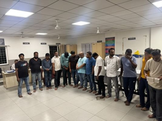 పాతబస్తీ లో పేకాట స్థావరంపై టాస్క్‌ఫోర్స్ పోలీసులు దాడి చేశారు.