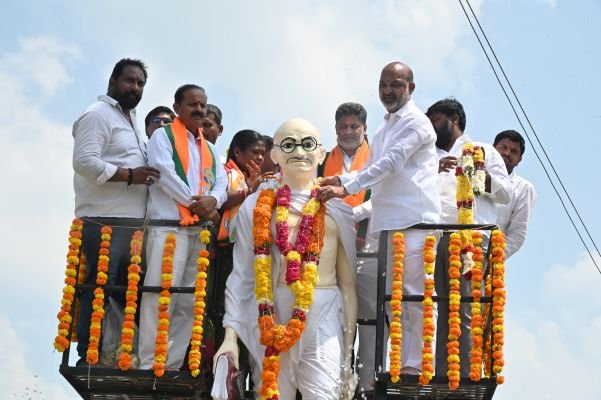 గాంధీ ఆశయాలకు బీజేపీ కట్టుబడి ఉంది: బండి సంజయ్