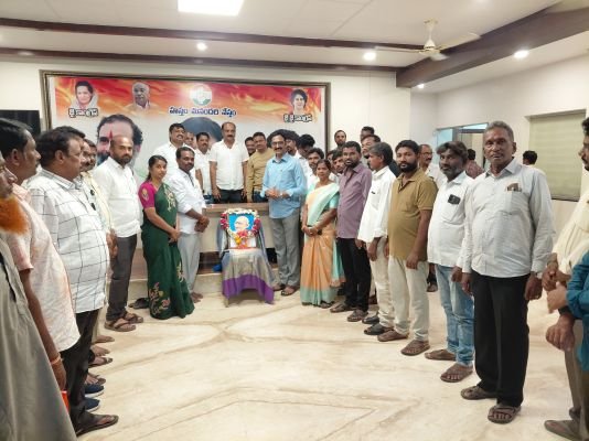 గాంధీ ఆశయాలే ప్రజా పాలనకు దిక్సూచి               