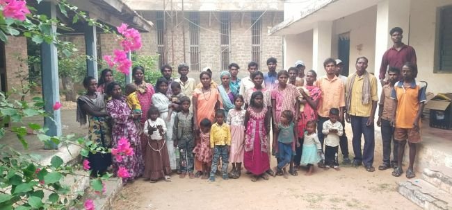 బొగ్గు బట్టీల్లో వెట్టిచాకిరీకి విముక్తి.. 95 మంది ఆదివాసీ వలస కూలీలకు రక్షణ