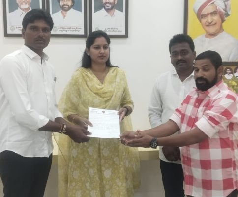 రైతులకు శనగల పంపిణీ సజావుగా చేపట్టాలి  ఎమ్మెల్యేకు బీజేపీ నాయకుల వినతి