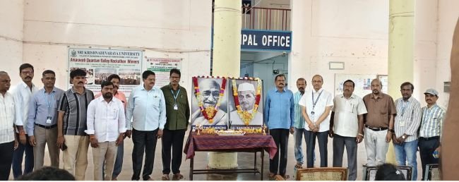 గాంధీ, శాస్త్రి విలువలను ఆచరించాలి