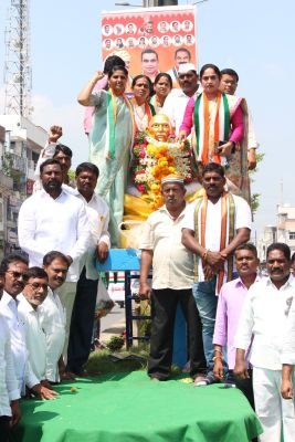 గాంధీ జయంతి వేడుకలకు హాజరైన చైర్ పర్సన్