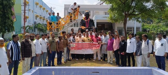 జర్నలిస్టుల సమస్యలు పరిష్కరించాలి
