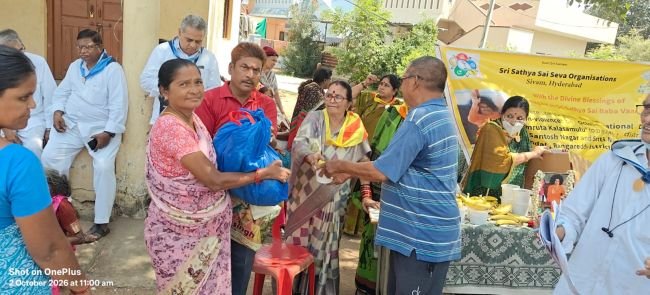 సత్యసాయి సేవాసమితి ఆధ్వర్యంలో చీరలు, దుప్పట్లు పంపిణి : 