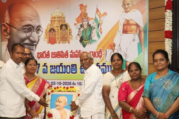 గాంధీజీ స్ఫూర్తితో భక్తులకు సేవలందించాలి -స్వచ్ఛత, పరిశుభ్రతకు అధిక ప్రాధాన్యం ఇవ్వాలి: టీటీడీ జేఈఓ ప్రభల గోపీనాథ్