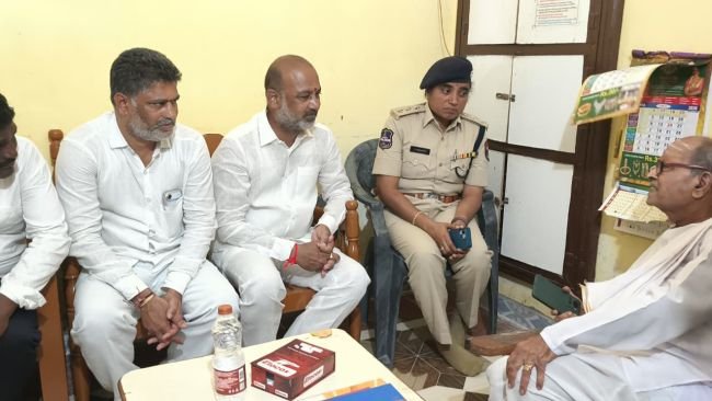 పలువురిని పరామర్శించిన కేంద్ర సహాయ మంత్రి బండి సంజయ్ కుమార్