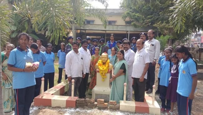 జడ్పీ హై స్కూల్ లో ఘనంగా గాంధీ జయంతివేడుకలు 