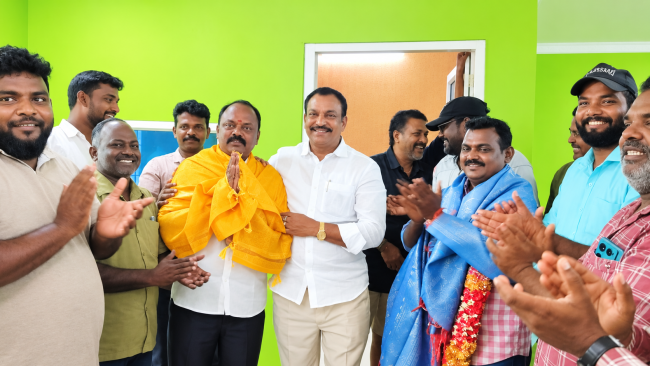   శ్రీ వరసిద్ధి వినాయక ఆటో డ్రైవర్స్, ఓనర్స్ వెల్ఫేర్ అసోసియేషన్‌ నూతన కార్యవర్గ సభ్యులకు వైసీపీ సీనియర్ నేత సిద్ధిగుంట సుధాకర్ రెడ్డి  అభినందనలు