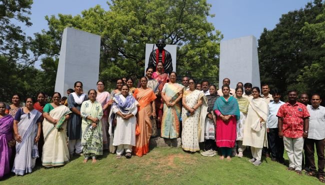 నిత్యజీవితంలో గాంధీ ఆశయాలు ఆచరించాలి