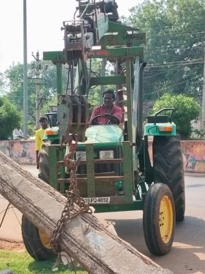 సూర్య' వార్తకు తక్షణ స్పందన: ప్రమాదకర విద్యుత్ స్తంభం మార్పిడి