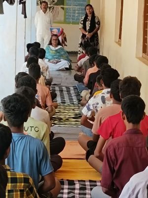 సత్యం, అహింస, శాంతి మార్గాలను ఆచరించాలి