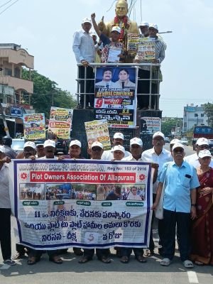 నిర్వాసితుల దీక్షలతో పోరాట కేంద్రంగా గన్నవరం తహసీల్దార్ కార్యాలయం.