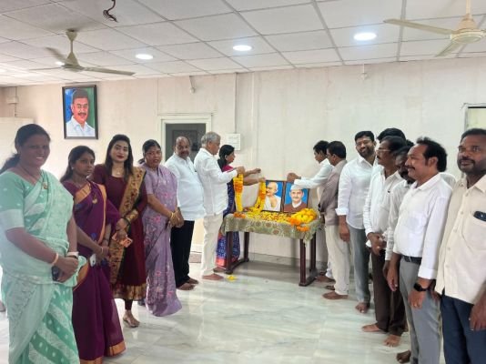 గాంధీ, లాల్‌బహదూర్ శాస్త్రి జయంతి వేడుకలు, రాజమహేంద్రవరం వైఎస్సార్‌సీపీ కార్యాలయంలో ఘన నివాళులు