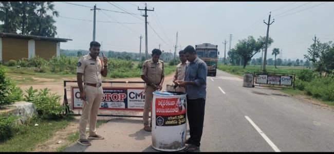 రోడ్డు భద్రతపై వాహనదారులకు ఎల్ కోట పోలీసుల అవగాహన
