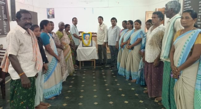  ఆత్రేయపురం మండలంలో ఘనంగా గాంధీ జయంతి వేడుకలు, పలుచోట్ల పూలమాలలతో నివాళులు