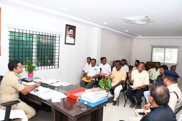 గణేష్ ఉత్సవాలు ప్రశాంతంగా నిర్వహించినందుకు అభినందనలు తెలిపిన ఎస్పీ