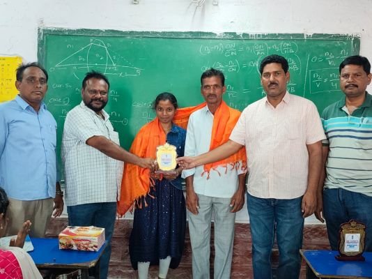 పేదింటి విద్యార్థినికి ఎంబిబిఎస్ సీట్