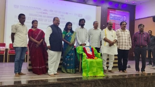 గాంధీజీ ఆశయాలను కొనసాగిద్దాం :