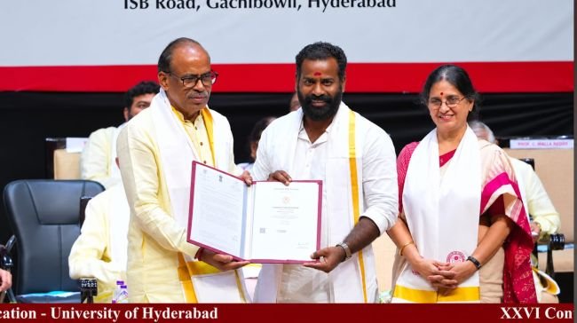 పర్వతాలుకు డాక్టరేట్ ప్రదానం చేసిన హైదరాబాద్ విశ్వవిద్యాలయం