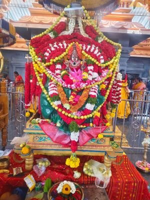 భక్తిశ్రద్ధలతో రాజరాజేశ్వరి అమ్మవారికి రాహుకాల పూజలు