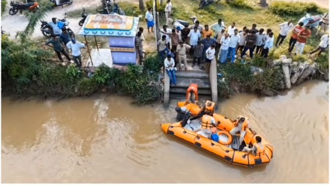ప్రమాదవశాత్తు రేవులో పడి బాలుడు గల్లంతు        