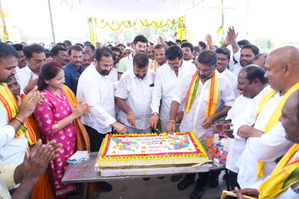 ఘనంగా కోడూరు కమలాకర్ రెడ్డి, రాజా నాయుడు జన్మదిన వేడుకలు