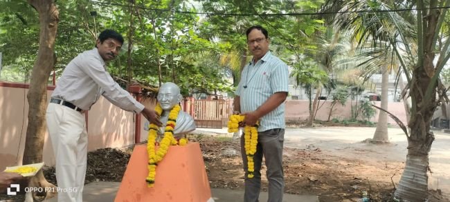 అనకాపల్లి జిల్లా ప్రజా పరిషత్‌లో గాంధీ జయంతి వేడుకలు — నివాళులర్పించిన డిప్యూటీ సీఈవో ఇ. సందీప్