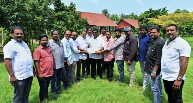 జర్నలిస్టుల సమస్యలు పరిష్కరించాలి..  ఎమ్మెల్యే ఆనందరావుకు ఏపీయూడబ్ల్యూజే వినతి..